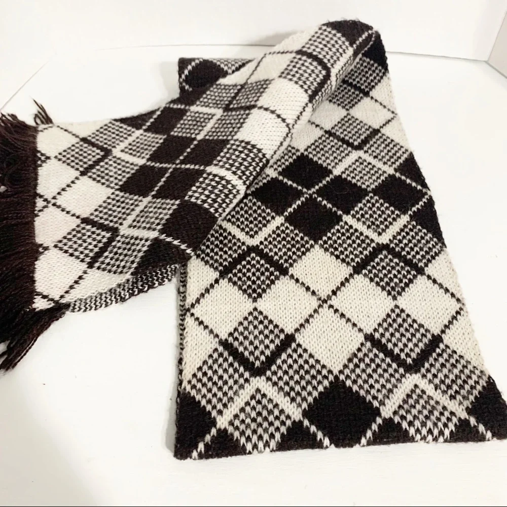 Vintage Unbranded Acrylic Argyle Fringed Winter Scarf Brown and White 🟤⚪️